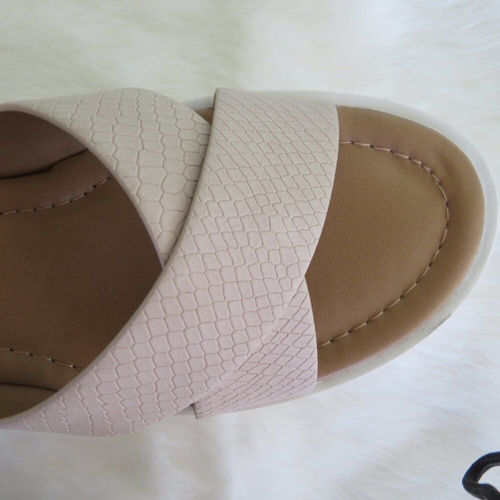 NWOT Soda chunky platform 3" sandals - Picture 5 of 8